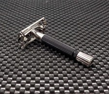 Vintage 1972 Gillette Black Handle Super Speed DE Safety Razor S2 Stunning Clean picture