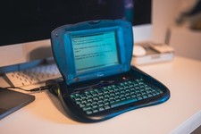Apple eMate 300 H0208 Newton Laptop 1997 Tested Working w/ Stylus Vintage picture