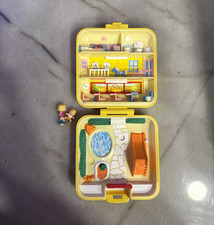Bluebird Polly Pocket Vintage 1989 Yellow Midge’s Play School w/ 2 Figures picture