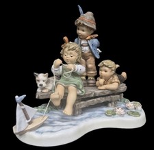 HUMMEL “SAILING LESSON” HUM 2290 MOMENTS IN TIME COLLECTION 2008 MINT NO BOX picture