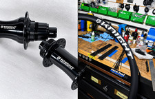 PAIR (2) Knight 35mm TLA 700c CARBON RIMS DISC 24H ALL/ROAD TUBELESS W/ XDR HUBS picture