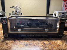 Cadillac Presidential Limousine 2009 1:43 Black Diecast Luxury Series w/ Case picture