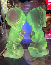 Uranium  Fenton frosted glass praying boy & girl VTG  1930s picture