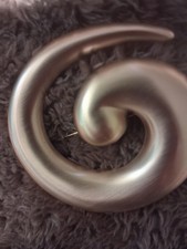MONET Vintage Gold Brooch Modernist Swirl 6cm Collectible Jewelry Excellent Con picture
