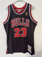 Mitchell &Ness NBA Chicago Bulls Michael Jordan 1996-1997 Authentic Jersey -L picture