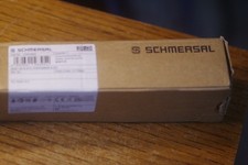 SCHMERSAL MZM 100 B ST2-1P2PW2REM-A-DU MZM100BST21P2PW2REMADU NEW IN BOX picture