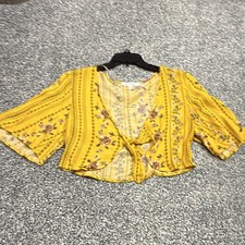 Love Tree Women's M Regular Yellow Floral V-Neck Short Sleeve Tie Crop Top picture