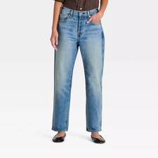 Women's Mid-Rise Boyfriend Jeans - Universal Thread Light Wash picture