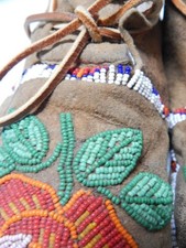 ANTIQUE c.1900-20s MONTANA CROW INDIAN FLORAL BEADED MOCCASINS - xlnt condition picture