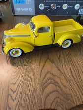 Road Signature 1937 Studebaker Coupe Express Pickup 1:18 Diecast Yellow picture