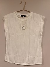 New Women's White sleeveless blouse with wave details - size Medium picture