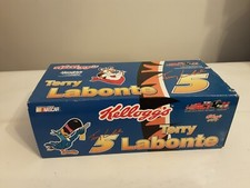 2002 Action #5 Terry Labonte  Kellogg's Monte Carlo 1:24Scale Die-Cast picture