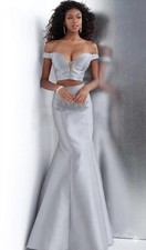 Jovani JVN Silver Off-Shoulder Plunge Two-Piece Trumpet Gown Size 4 $315 Prom picture