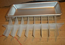 Vintage Aluminum/Metal Ice Cube Tray With Plastic Divider - 18 Ice Cubes picture
