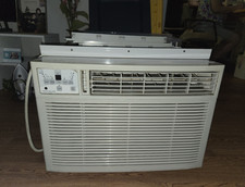 Frigidaire FRA124ZU1 12,000 BTU 115V Window AC White Remote, Timer Sleep picture