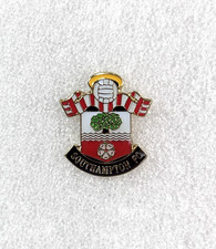 Vintage Southampton FC Crest Soccer Football Pin Badge Saints England picture
