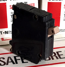 (1 ct.) CH120 Cutler-Hammer CH 1 Pole 20 Amp METAL FOOT Flat Top (No notch) NEW picture