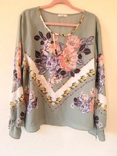 Maurice’s Floral Tie Blouse Size XXL picture