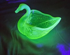 Vtg Fenton Uranium Opalescent Green Glass Swan Salt Dip 4