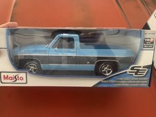 Maisto 1:18 1974 Chevrolet C10 Cheyenne Super Pickup Blue/Black Diecast picture