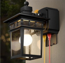 Aplique exterior con sensor día/noche y toma  impermeable para entrada. Nuevo picture