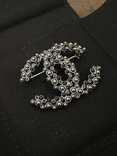 CHANEL FALL-WINTER 2019 19B Metal, Glass Pearls & Strass Brooch AB2205 Y47823 picture