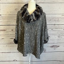 Vine Street Women’s One Size Faux Fur Trim Snake Print Poncho Sweater Gray picture