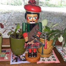 Original Steinbach Volkskunst Scottish Nutcracker & Bagpiper,Kilt West Germany picture