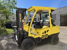 2022 Hyster 9000LB Solid Pneumatic Forklift With Side Shift and 3 Stage Mast picture