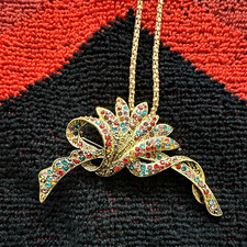Betsey Johnson Gold Tone Multicolor Rhinestone Bow Charm Pendant Necklace picture