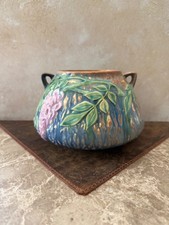 VINTAGE 1933 ROSEVILLE DEEP BLUE WISTERIA #629-4 HANDLED SQUATTY VASE MINTY picture