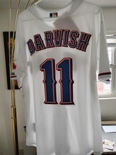 Yu Darvish signed jersey picture
