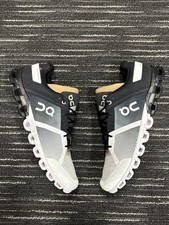 Size 11.5M - On Running Men’s Cloudflow Black & White Running Shoes Lace-Up picture