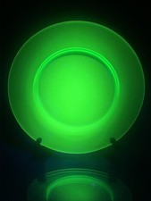 HTF 1920s Stueben Carder Glass ~ “Pamona Green“ URANIUM Glass Plate 8.5” picture