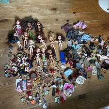 Huge lot   2001 Lot of Bratz Dolls MGA w/ Clothes, Shoes, Accessories See Pic picture
