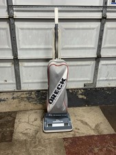 Oreck XL Xtended Life bagged upright vacuum cleaner (Model XL9100C) Used/Tested picture