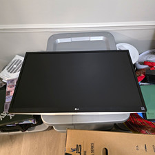 LG 27UK650-W 27in IPS 4K UHD Monitor HDMI/DisplayPort Wall Mountable picture