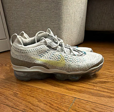 Nike Air VaporMax Flyknit Low Top Lace Up Sneaker White Gray Blue Men picture
