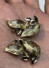Vintage Signed LISNER Light Gold Tone Leaf With Vines Beautiful Clip On Earrings picture