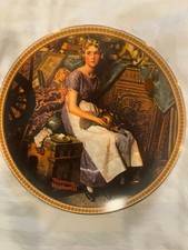 This vintage collector plate is 