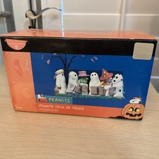Dept 56 Peanuts Gang Trick or Treats Halloween Ceramic Figurine in Box 5659096 picture