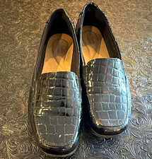 Clarks Women's Black Croc Embossed Slip On Loafer Flats Comfort 9.5W picture