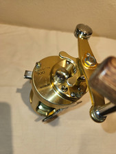 Shimano Calcutta 700 Gold Round Baitcast Reel Right-Hand 4.7:1 Star Drag picture