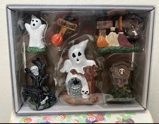 🧡🖤NIB 6pcs. Halloween Themed Fairy Garden Set picture