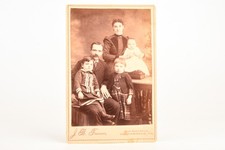 1880s Cabinet Card 4¼x6½'' Albumen Photo - Victorian Family Studio Portrait V25 picture