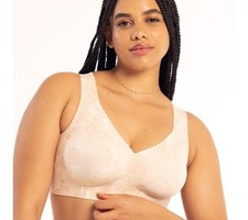 Evelyn & Bobbie Women's Bra Sz M Seamless Wirefree White A677303 picture
