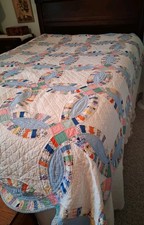 Antique Pristine Feed Sack Double Wedding Ring Quilt Hand Stitched Scalloped  picture