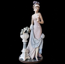 1985 Lladro A Touch of Class # 5377 Glossy Porcelain Figurine Retired 15”H picture
