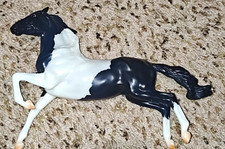 Breyer Plastic Model Horse Figurine Figure Black & White Pinto picture