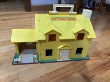 VTG Fisher Price Little People Play Family YELLOW HOUSE 952 Selling AS IS picture